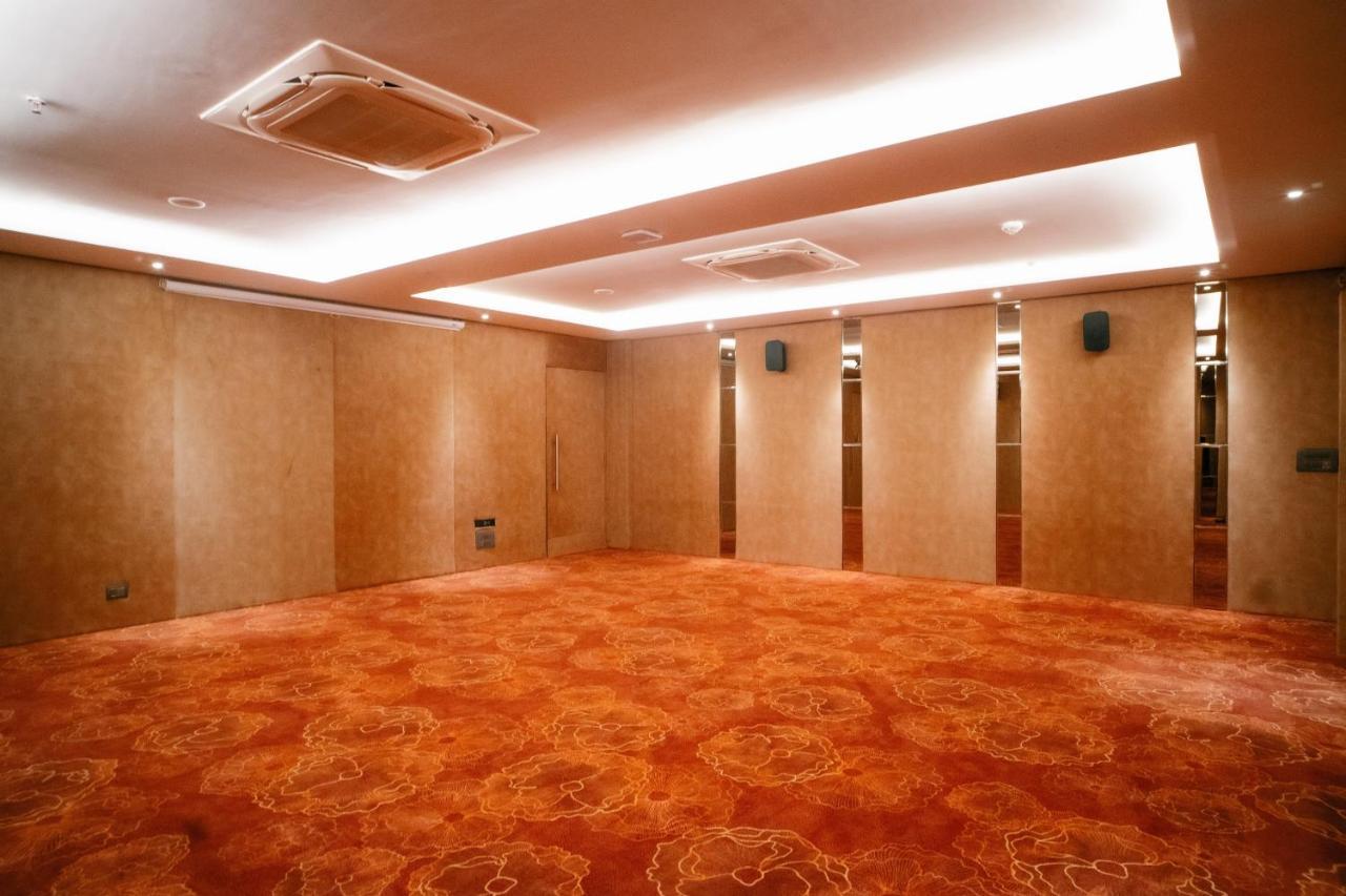 Playotel Premier Vijay Nagar Indore Extérieur photo